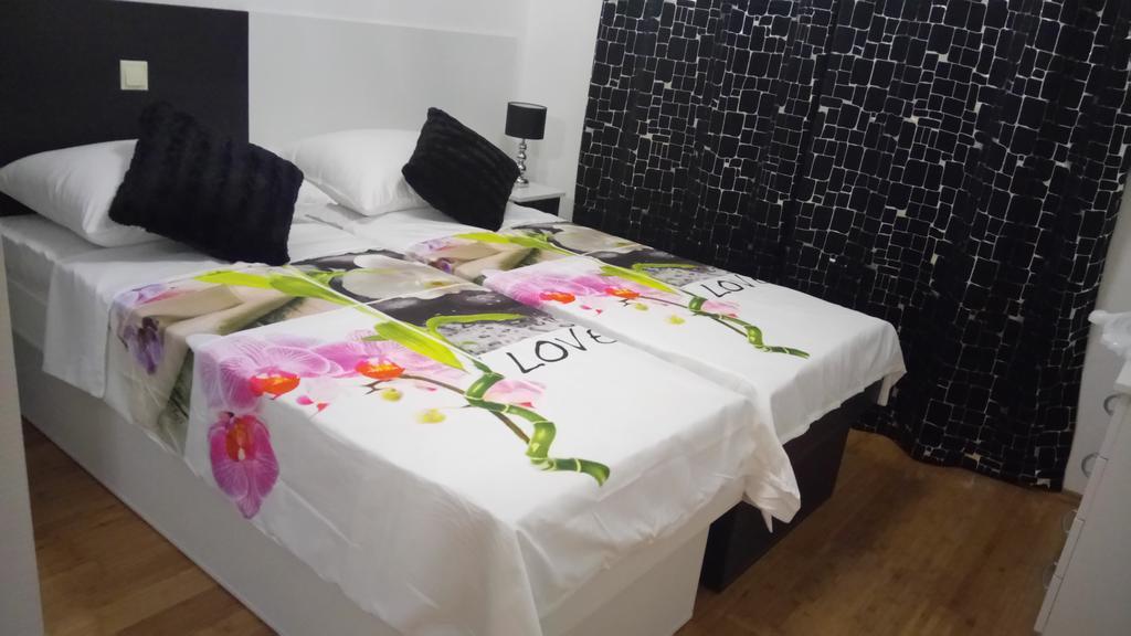Apartment Fortuna Макарска Екстериор снимка
